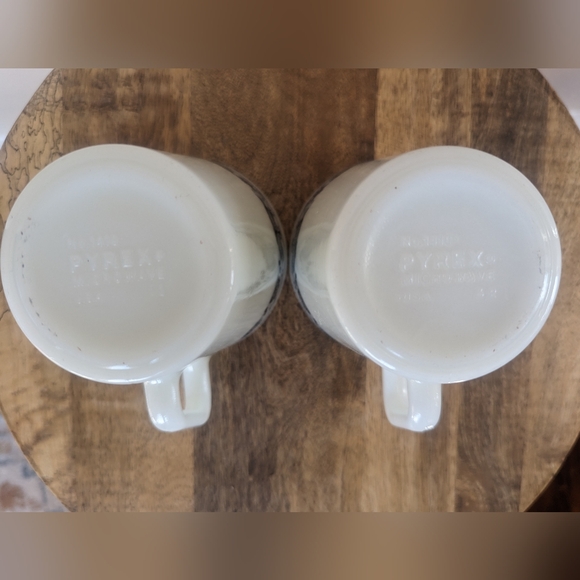 VINTAGE 70's Pyrex Old Town Diagonal Handle Coffee Mugs, Blue & White (SET OF 2) - Picture 7 of 10